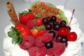 FrESh FrUit CAkE 