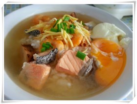ข้าวต้มปลาแซลมอนไข่ลวก
