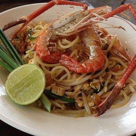 ผัดไทเส้นสปาเก็ตตี้กุ้ง