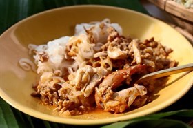 หมี่กะทิญวนใส่ปู