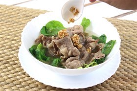 ต้มจืดผักโขมเนื้อสไลด์