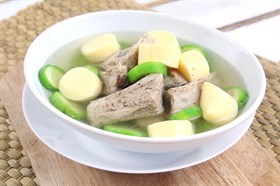 ต้มจืดซี่โครงหมูเต้าหู้ไข่ใส่บวบ