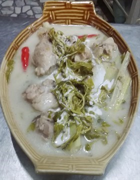  ไก่ต้มกะทิใบมะขามอ่อน