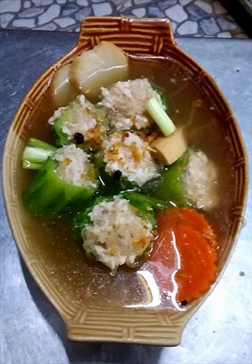 แกงจืดบวบยัดไส้ไก่สับ