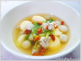 แกงจืดเต้าหู้ไข่ลูกชิ้นจะละเม็ด