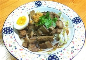 ก๋วยเตี๋ยวหลอดทรงเครื่อง