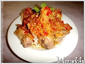 ไก่นึ่งจิ้มน้ำจิ้ม
