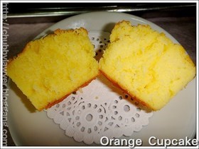 คัพเค้กส้ม สูตรคุณดนยา  ธนารักษ์โชค และคุณเด่นฤทัย  มณีเฟื่องฟู จากหนังสือ Cupcake